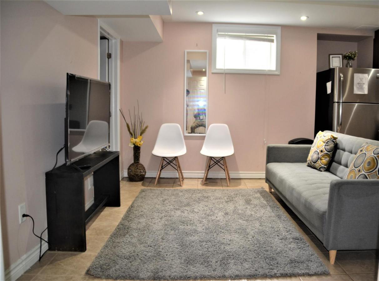 Beautiful And Spacious Basement Apartment Брамптън Екстериор снимка